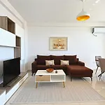 The Salt House - 2br, First Row, Beachfront Apartament