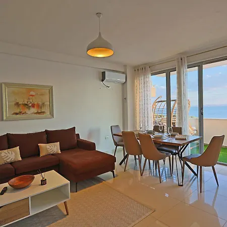 The Salt House - 2br, First Row, Beachfront Apartament Durrës