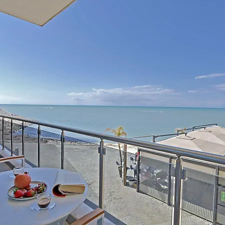 The Salt House - 2br, First Row, Beachfront Appartement