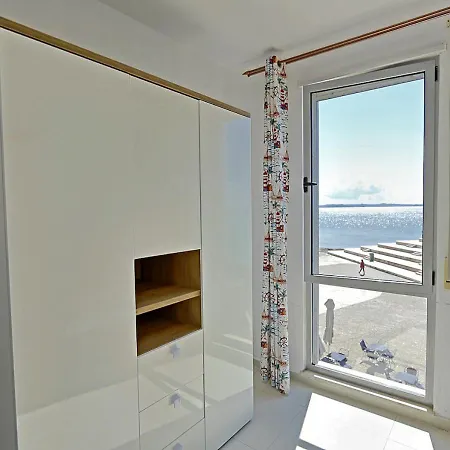 The Salt House - 2br, First Row, Beachfront Appartement Durrës