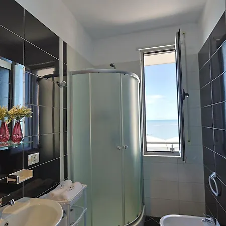 The Salt House - 2br, First Row, Beachfront * Durrës