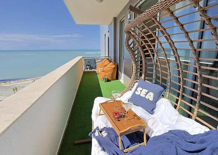 The Salt House - 2br, First Row, Beachfront * Durrës