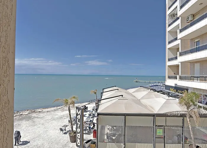 The Salt House - 2br, First Row, Beachfront Apartament *