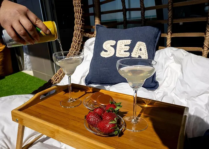 The Salt House - 2br, First Row, Beachfront Apartament