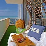 The Salt House - 2br, First Row, Beachfront *