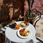 The Salt House - 2br, First Row, Beachfront 아파트