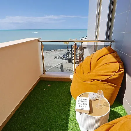 The Salt House - 2br, First Row, Beachfront شقة دراس