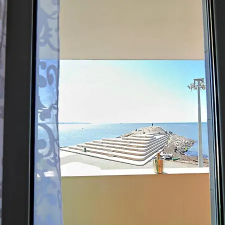 The Salt House - 2br, First Row, Beachfront *