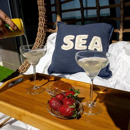 The Salt House - 2br, First Row, Beachfront Apartment