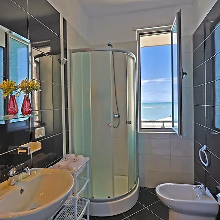 The Salt House - 2br, First Row, Beachfront Apartment *