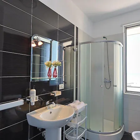 The Salt House - 2br, First Row, Beachfront Apartamento *