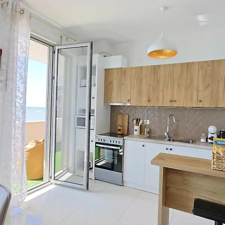 The Salt House - 2br, First Row, Beachfront Apartment