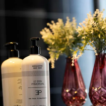 The Salt House - 2br, First Row, Beachfront Apartment Durrës