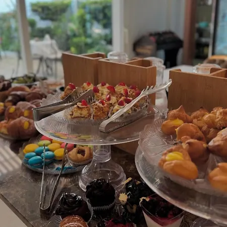 Apartment The Salt House - 2br, First Row, Beachfront Durrës