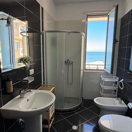 The Salt House - 2br, First Row, Beachfront Lägenhet Durrës