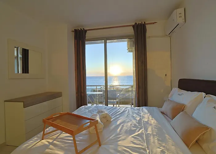 The Salt House - 2br, First Row, Beachfront Apartment *