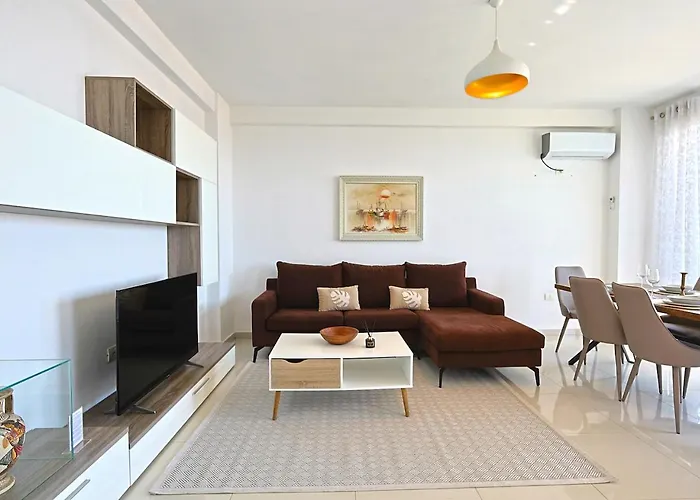 The Salt House - 2br, First Row, Beachfront Apartment
