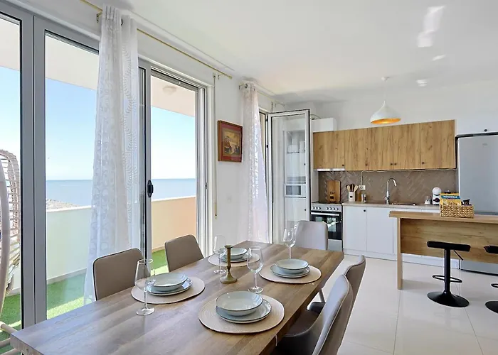 The Salt House - 2br, First Row, Beachfront Apartment *