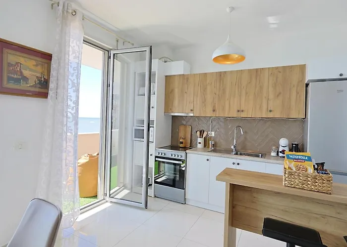 The Salt House - 2br, First Row, Beachfront Apartment